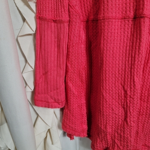 Free People Sunset Park Coral Thermal Top Oversized Medium Raw Edges - Picture 8 of 8